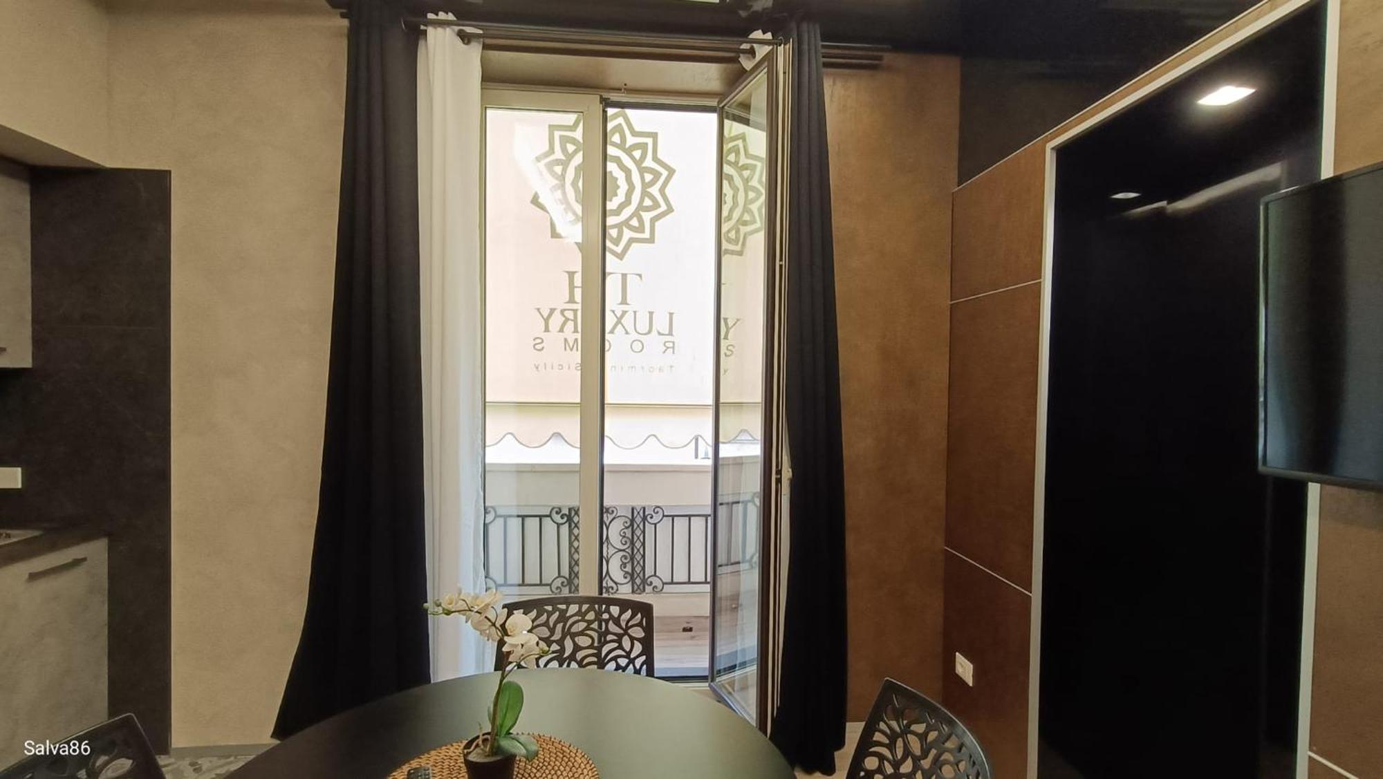 Th Luxury Rooms & Apartment Giardini-Naxos Buitenkant foto