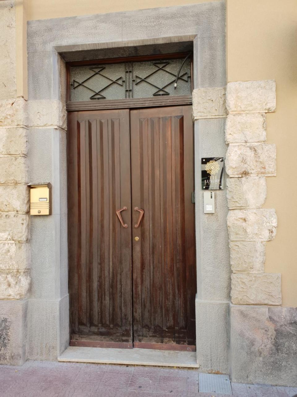 Th Luxury Rooms & Apartment Giardini-Naxos Buitenkant foto